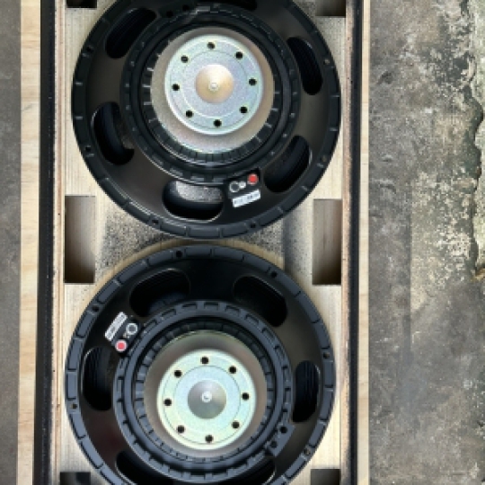 Loa Model d&b -212v2